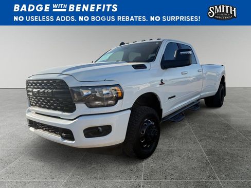 Used 2024 RAM 3500 Big Horn w/ Night Edition AWD/4WD image 9