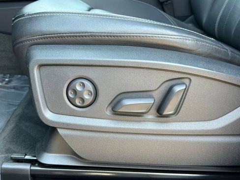 Used 2021 Audi Q5 2.0T Premium Plus w/ Premium Plus Package AWD/4WD image 11