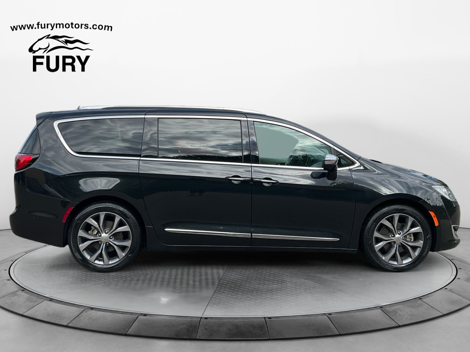 Used 2018 Chrysler Pacifica Limited w/ Advanced Safetytec Group FWD image 3
