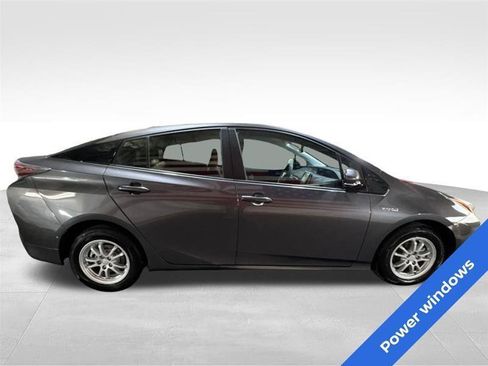 Used 2018 Toyota Prius Four FWD image 4