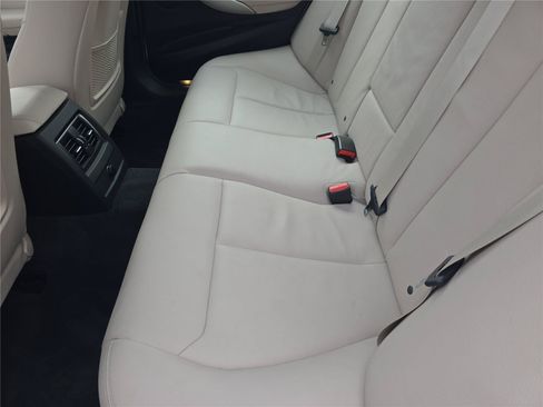 Used 2018 BMW 320i Sedan RWD image 12