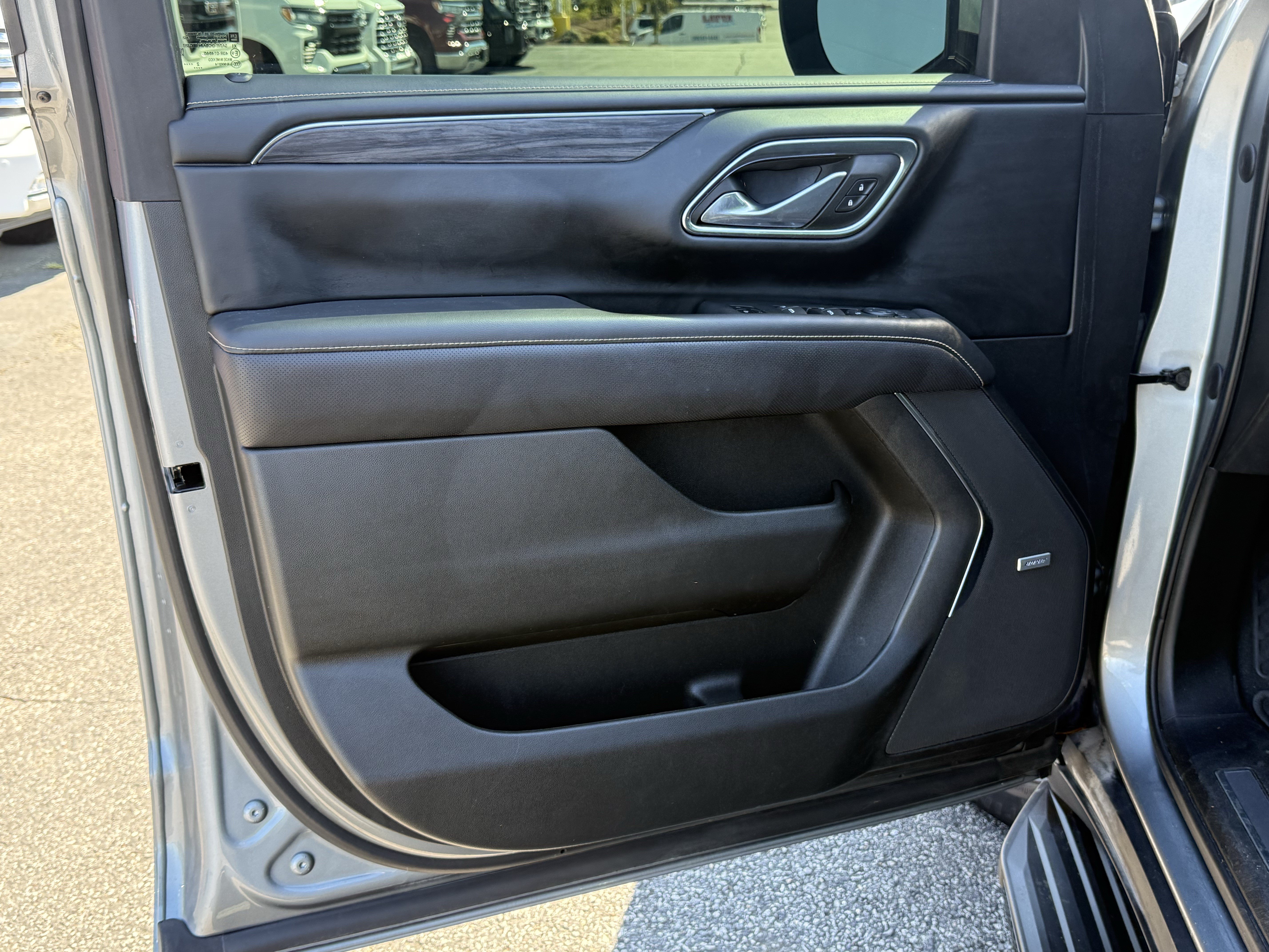 Used 2023 GMC Yukon SLT RWD image 15
