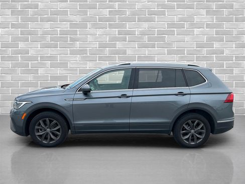 Used 2022 Volkswagen Tiguan SE AWD/4WD image 2