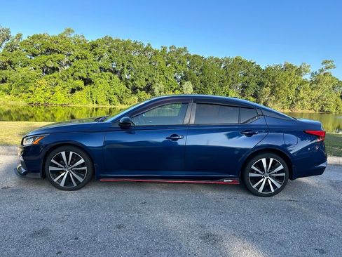 Used 2019 Nissan Altima 2.5 SR w/ SR Premium Package AWD/4WD image 2