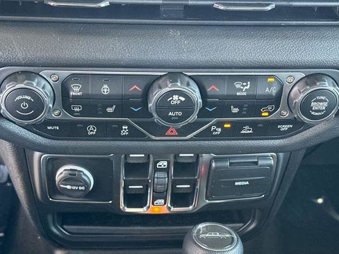 New 2025 Jeep Gladiator Sport image 16