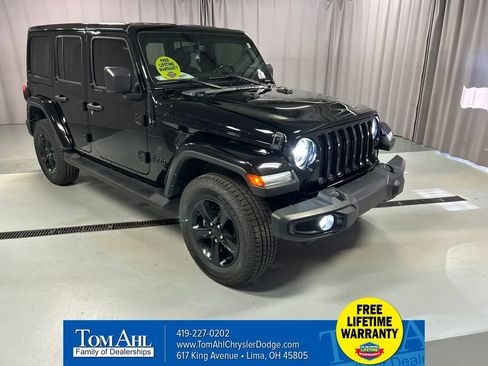 Used 2021 Jeep Wrangler Unlimited Sahara AWD/4WD image 1