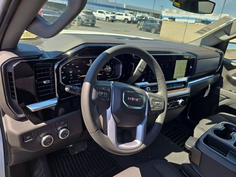 New 2026 GMC Sierra 1500 SLE image 18