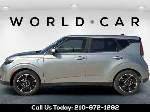 Certified 2025 Kia Soul EX FWD image 12