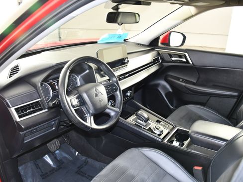 Used 2024 Mitsubishi Outlander SE AWD/4WD image 2