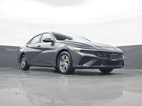 Used 2024 Hyundai Elantra SE FWD image 35