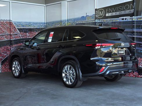 Certified 2026 Toyota Highlander Limited AWD/4WD image 6