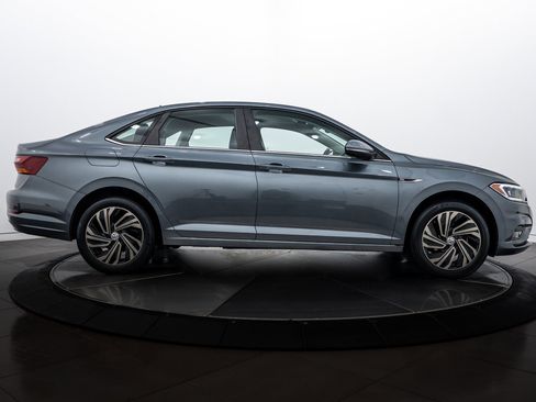 Used 2019 Volkswagen Jetta SEL Premium image 3