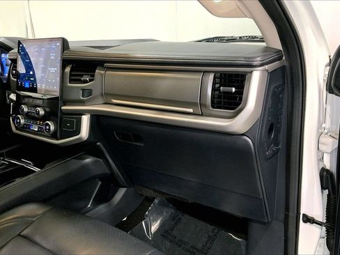 Used 2022 Ford Expedition XLT RWD image 16