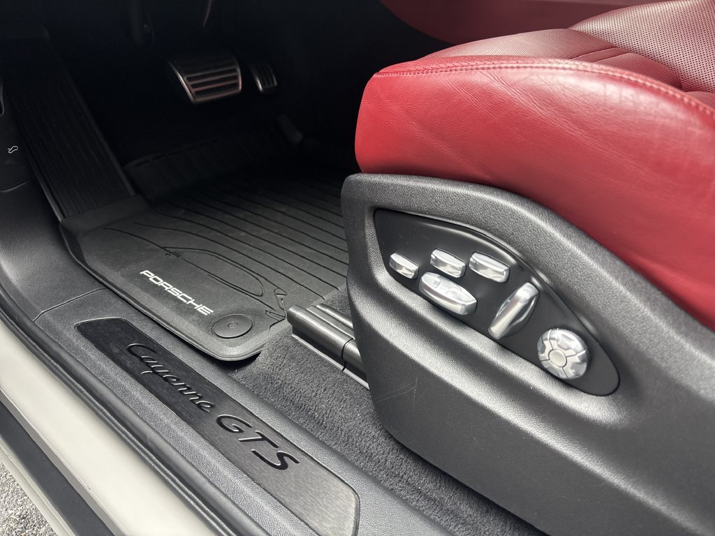 Used 2021 Porsche Cayenne GTS AWD/4WD image 22