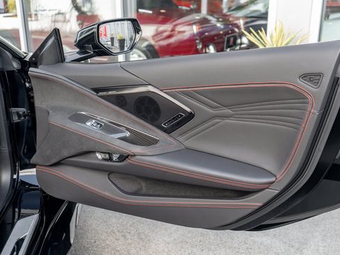 Used 2025 Chevrolet Corvette Z06 RWD image 27