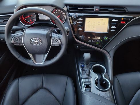 Used 2018 Toyota Camry XSE image 27
