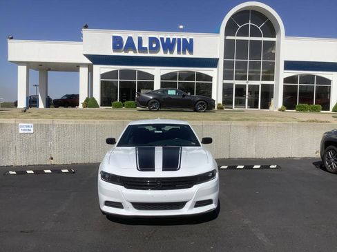 Used 2023 Dodge Charger SXT image 2