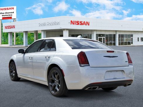 Used 2023 Chrysler 300 Touring w/ Sport Appearance Package RWD image 3