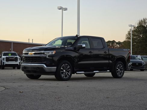 Used 2022 Chevrolet Silverado 1500 LT image 3