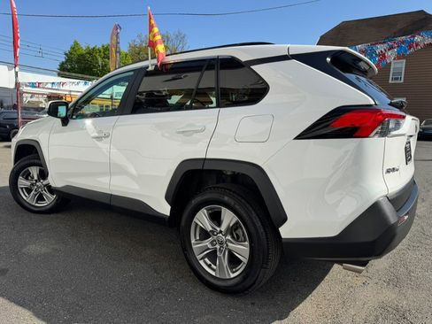 Used 2025 Toyota RAV4 XLE AWD/4WD image 3
