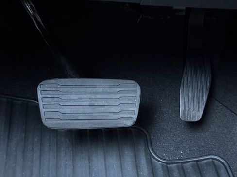 Used 2025 Chevrolet Silverado 2500 LT w/ Convenience Package image 44