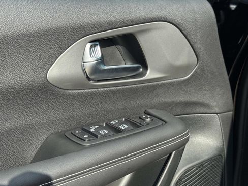 New 2026 Chrysler Voyager LX image 17