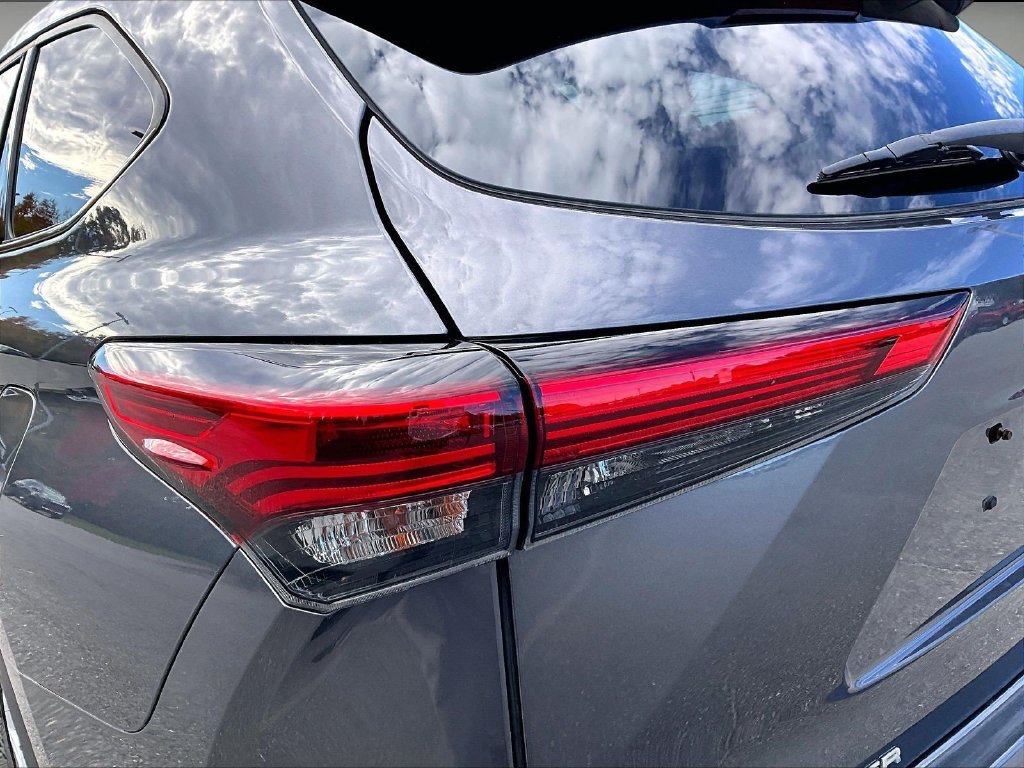 Used 2021 Toyota Highlander LE AWD/4WD image 35