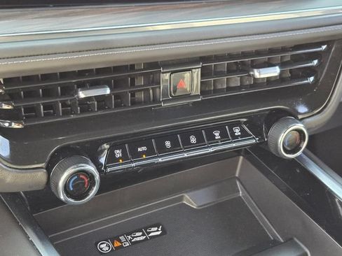 Used 2025 Chevrolet Suburban Z71 AWD/4WD image 31