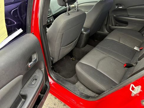 Used 2013 Dodge Avenger SE image 6