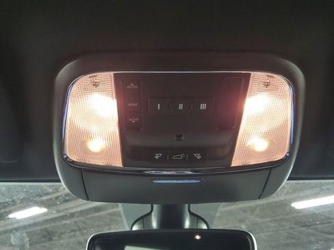 Used 2019 Jeep Grand Cherokee Limited AWD/4WD image 9
