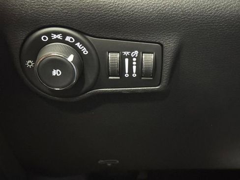 Used 2024 Jeep Compass Limited image 23