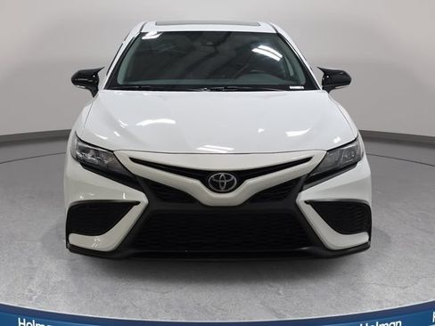 Used 2021 Toyota Camry SE FWD image 3