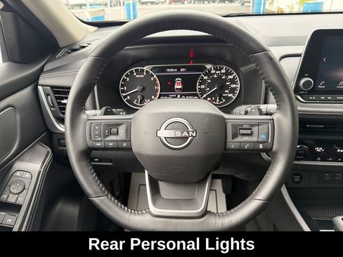 Used 2025 Nissan Rogue SV w/ SV Premium Package FWD image 18