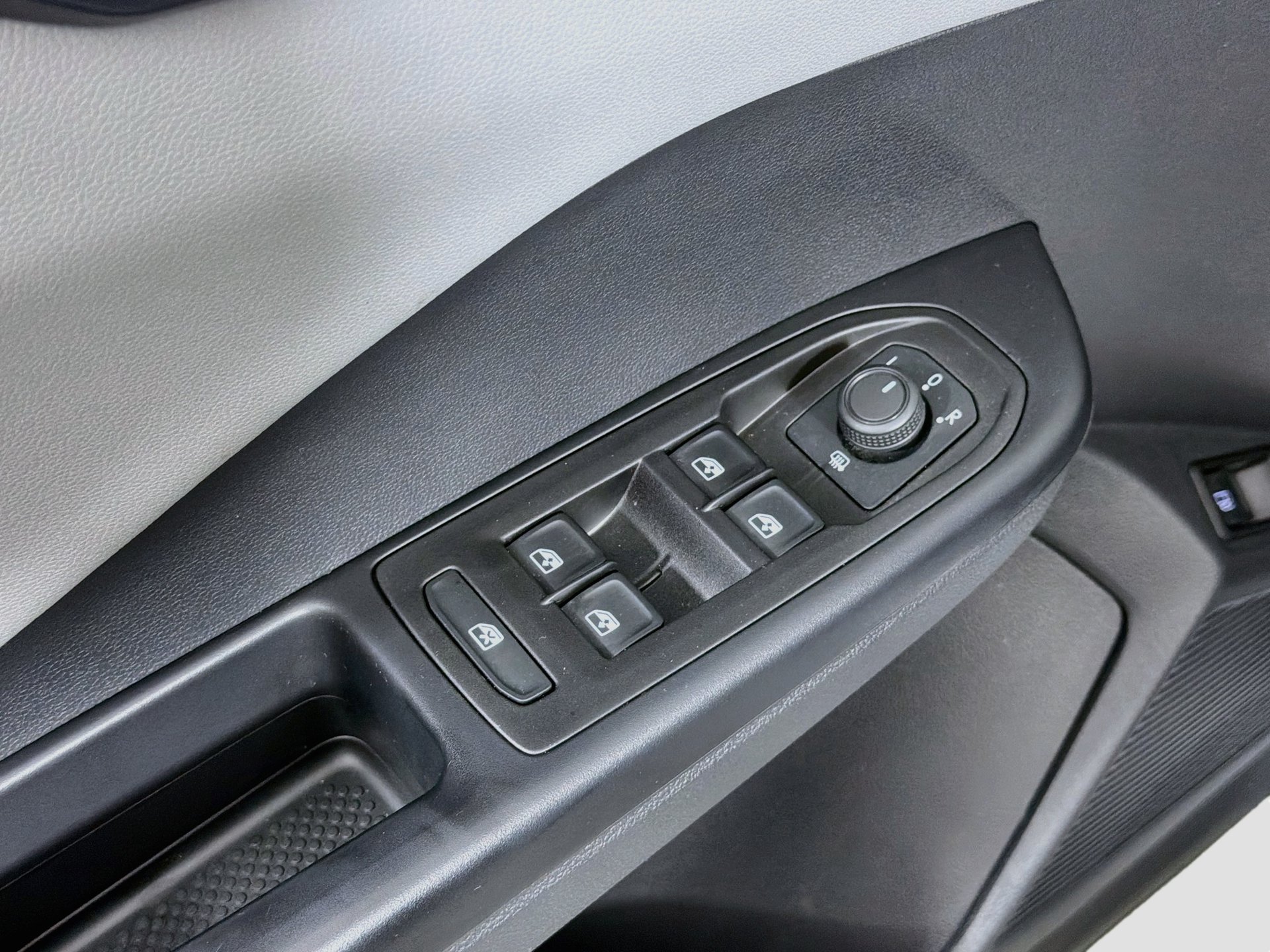 Certified 2023 Volkswagen Taos SE w/ Panoramic Sunroof Package FWD image 15