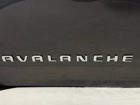 Used 2010 Chevrolet Avalanche LT w/ Luxury Package RWD image 12