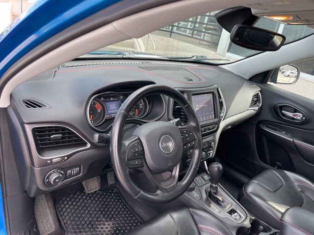 Used 2021 Jeep Cherokee Trailhawk w/ Technology Group AWD/4WD image 7