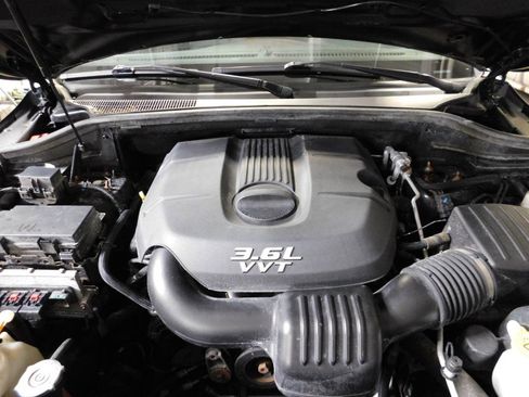 Used 2012 Jeep Grand Cherokee Laredo w/ Laredo E Group image 17