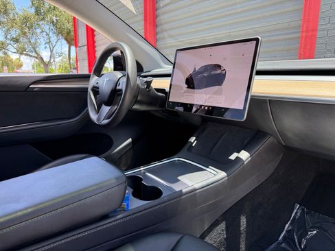 Used 2023 Tesla Model Y AWD image 22
