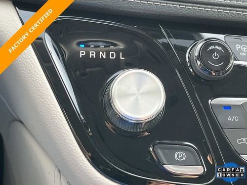 Certified 2024 Chrysler Pacifica Limited image 41