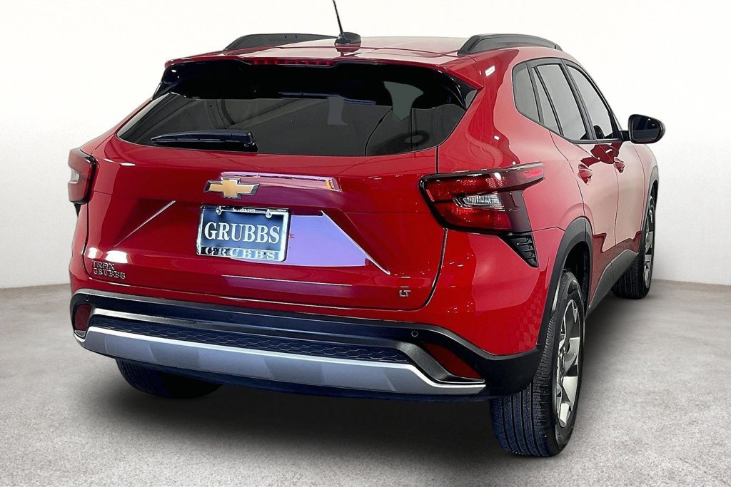 Used 2026 Chevrolet Trax LT w/ Driver Confidence Package FWD image 2