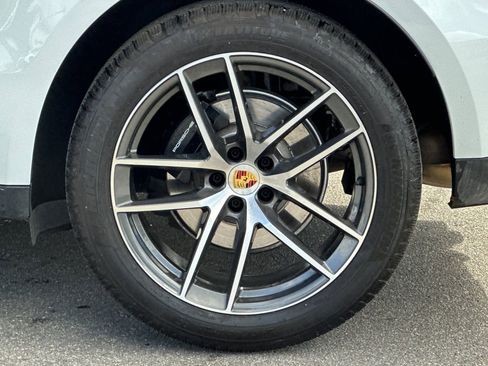 Used 2025 Porsche Macan image 44
