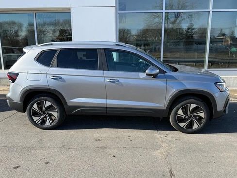 New 2026 Volkswagen Taos SE AWD/4WD image 2