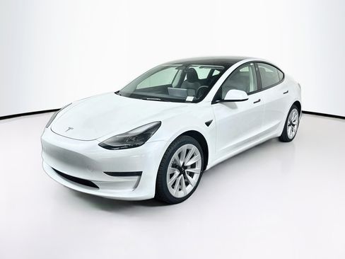Used 2023 Tesla Model 3 Standard Range RWD image 3