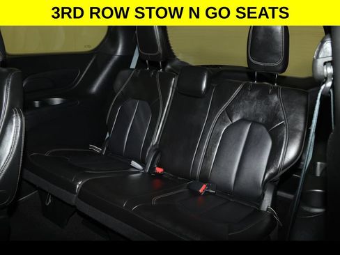 Used 2025 Chrysler Pacifica Select FWD image 12