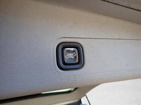 Used 2014 GMC Yukon XL SLT w/ SLT-2 Equipment Package image 9