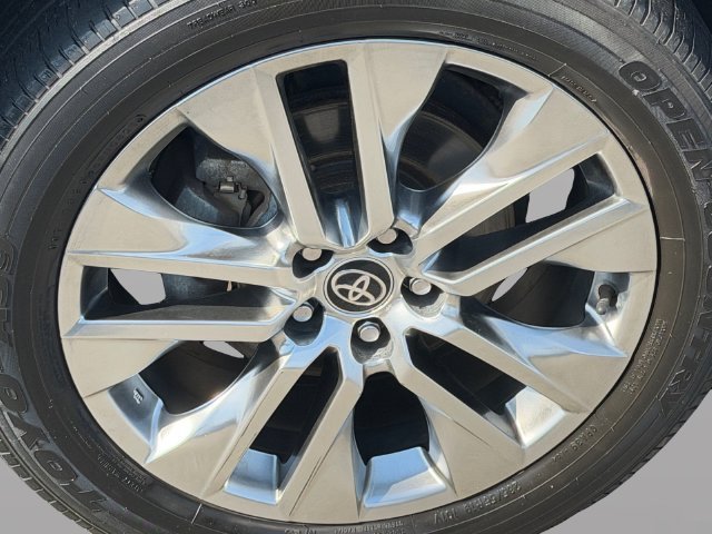 Used 2021 Toyota RAV4 XLE Premium AWD/4WD image 9