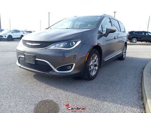 Used 2018 Chrysler Pacifica Limited image 19