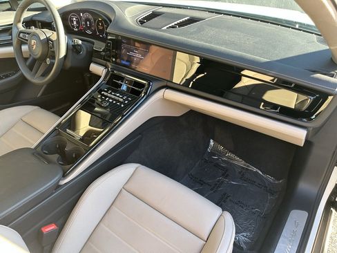 Certified 2025 Porsche Panamera 4 image 21