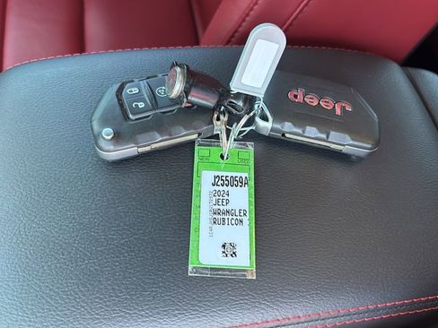 Certified 2024 Jeep Wrangler Unlimited Rubicon 392 AWD/4WD image 29