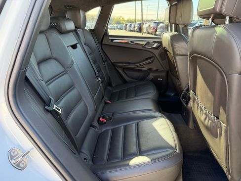 Used 2021 Porsche Macan Turbo AWD/4WD image 23